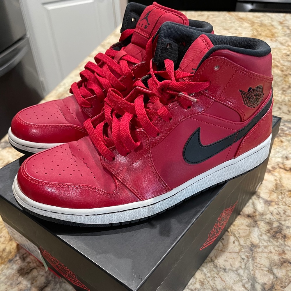 Air Jordan 1 Mid | 8.5 MENS